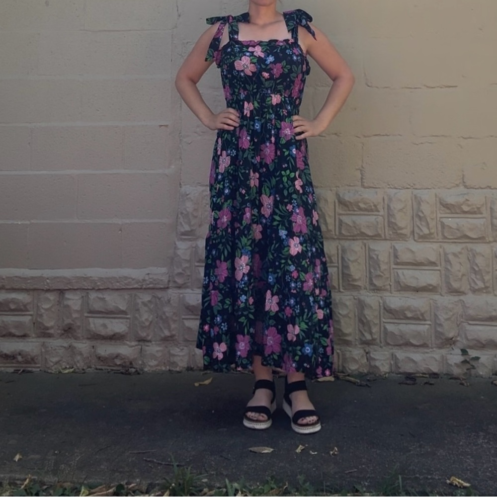 Floral Maxi Dress - Black and Pink - Picture 4 of 7